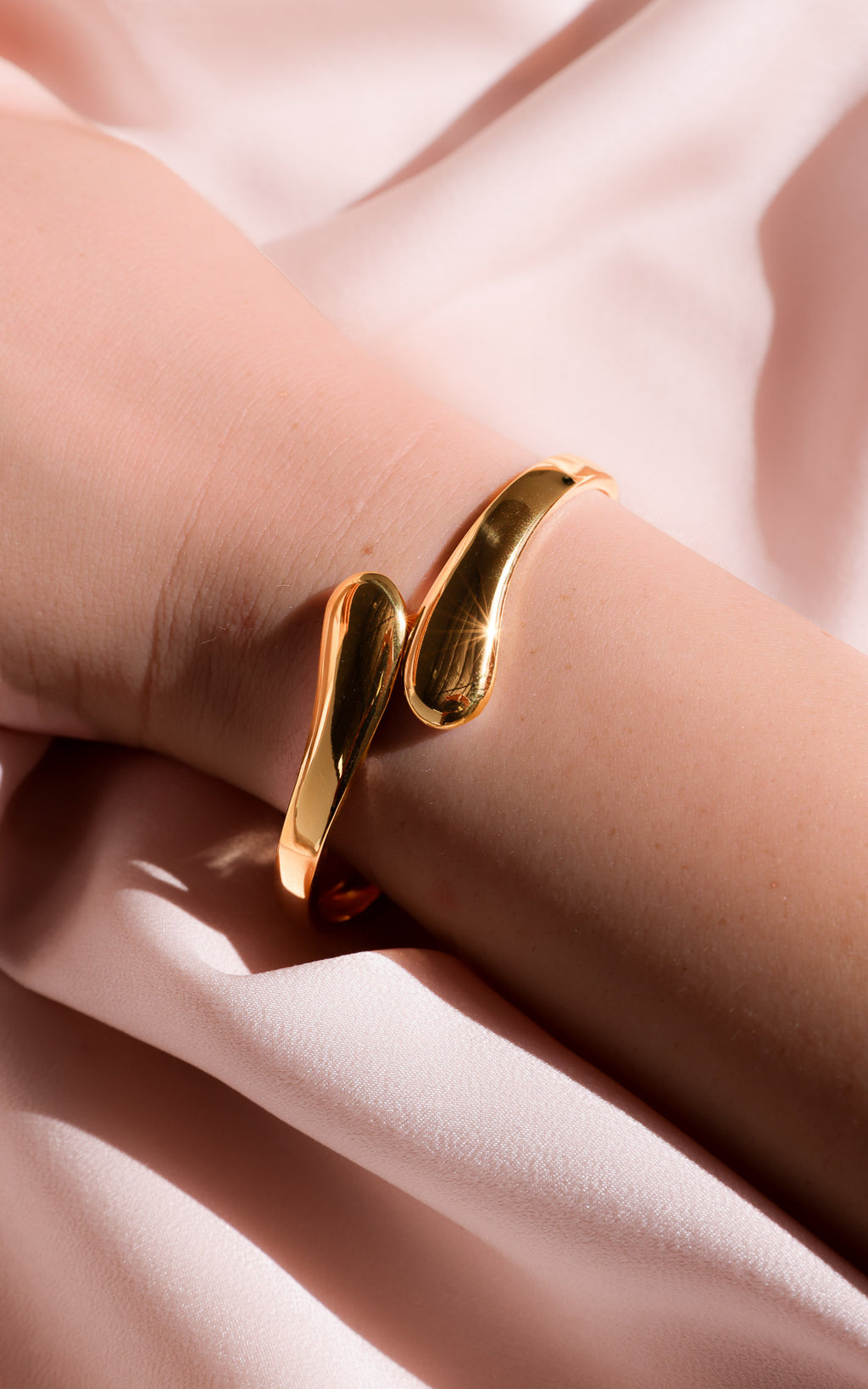 Amorelle Bangle - Gold Tear End
