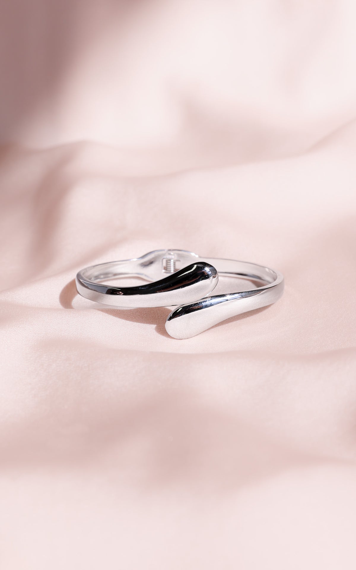Amorelle Bangle - Silver Tear End