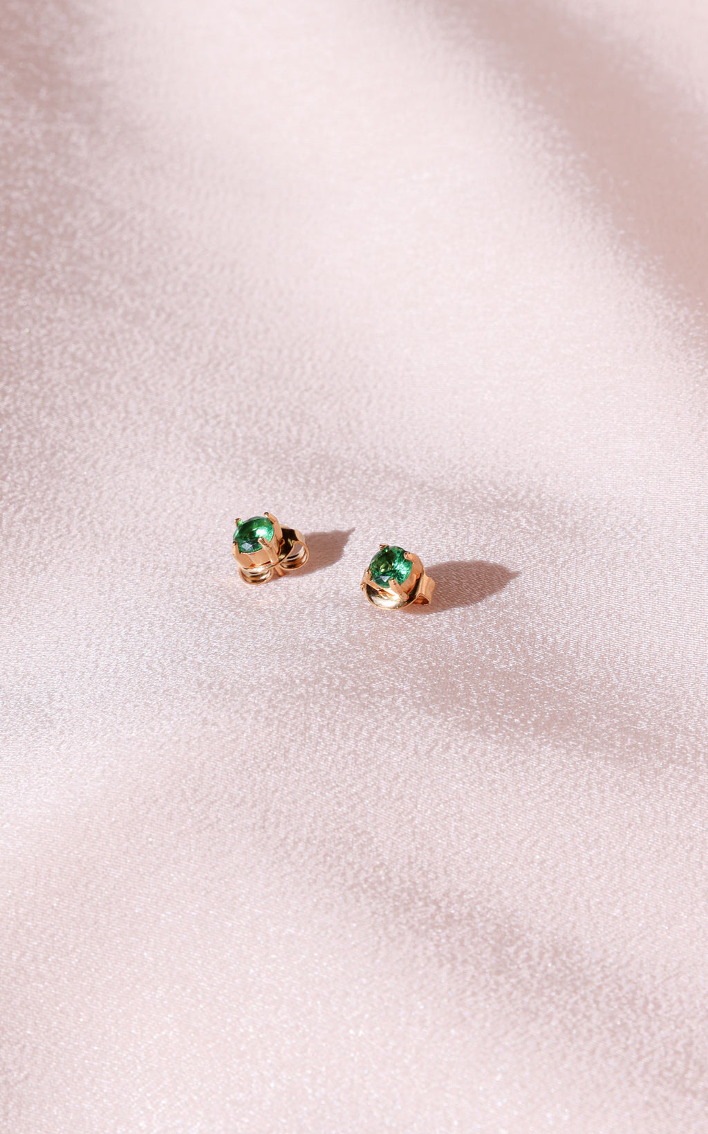 Arnu Dainty Stud Earrings - Green Circle