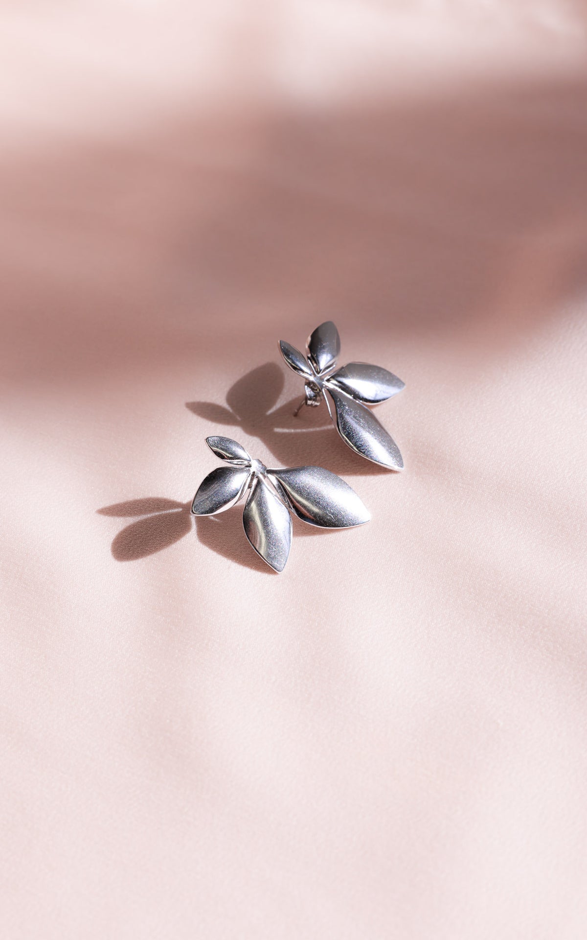 Danes Stud Earrings - Silver Cluster Leaf