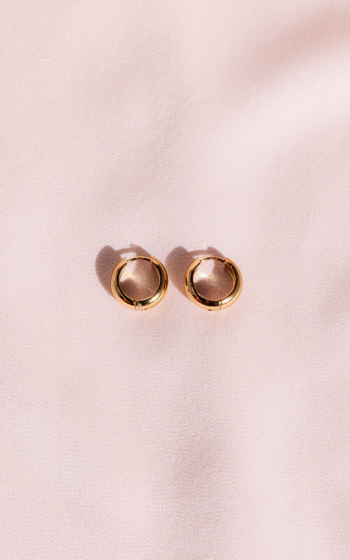 Henrey Dainty Hoop Earrings - Gold Simple