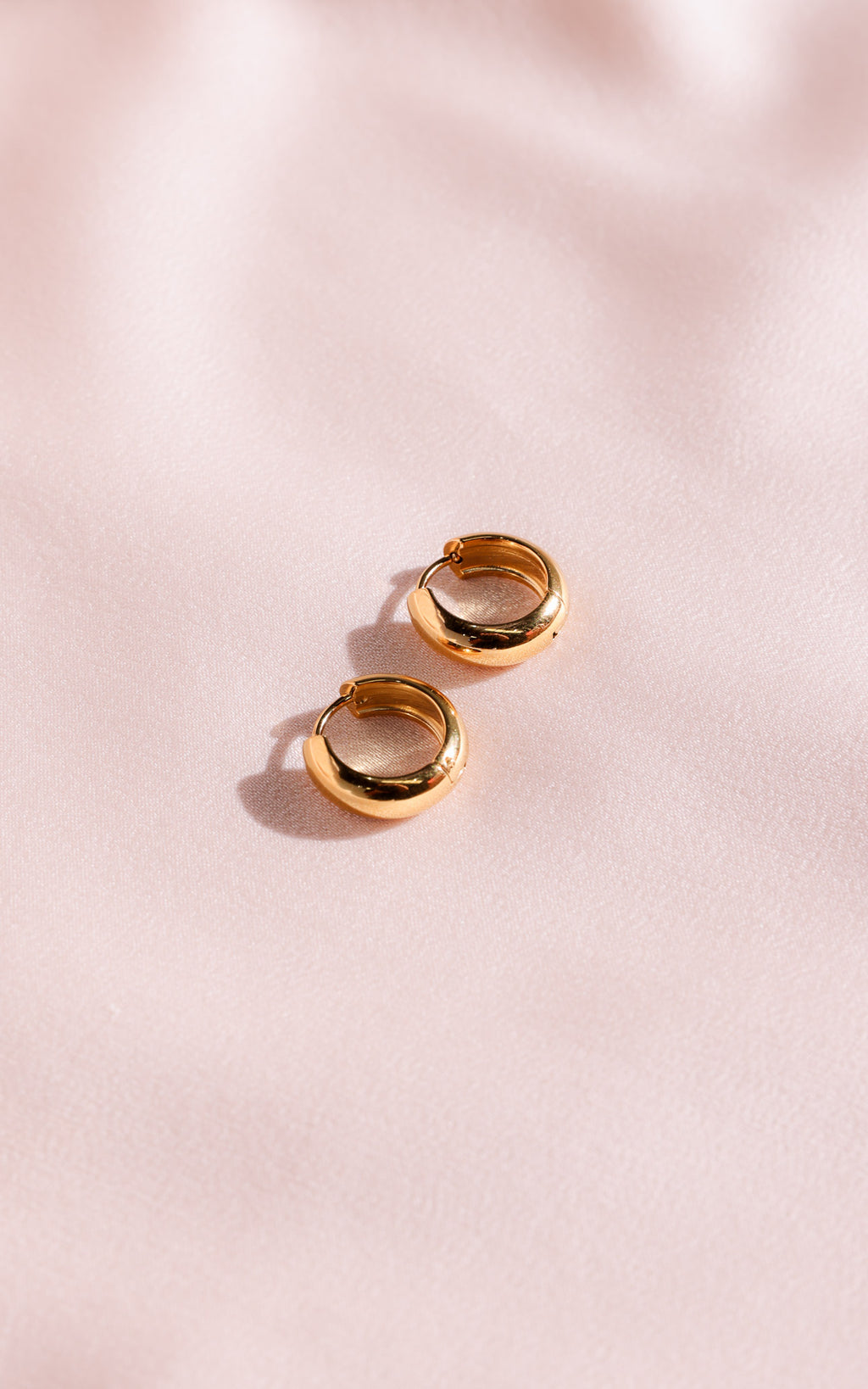 Henrey Dainty Hoop Earrings - Gold Simple
