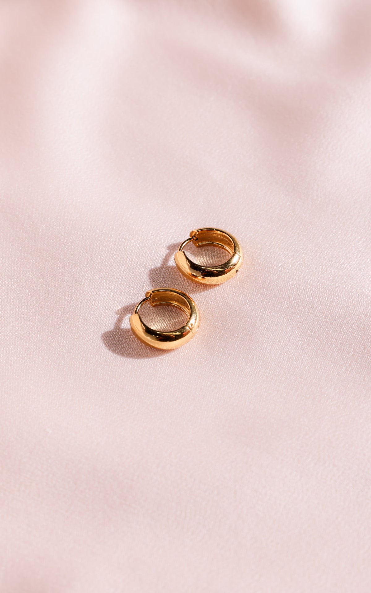 Henrey Dainty Hoop Earrings - Gold Simple