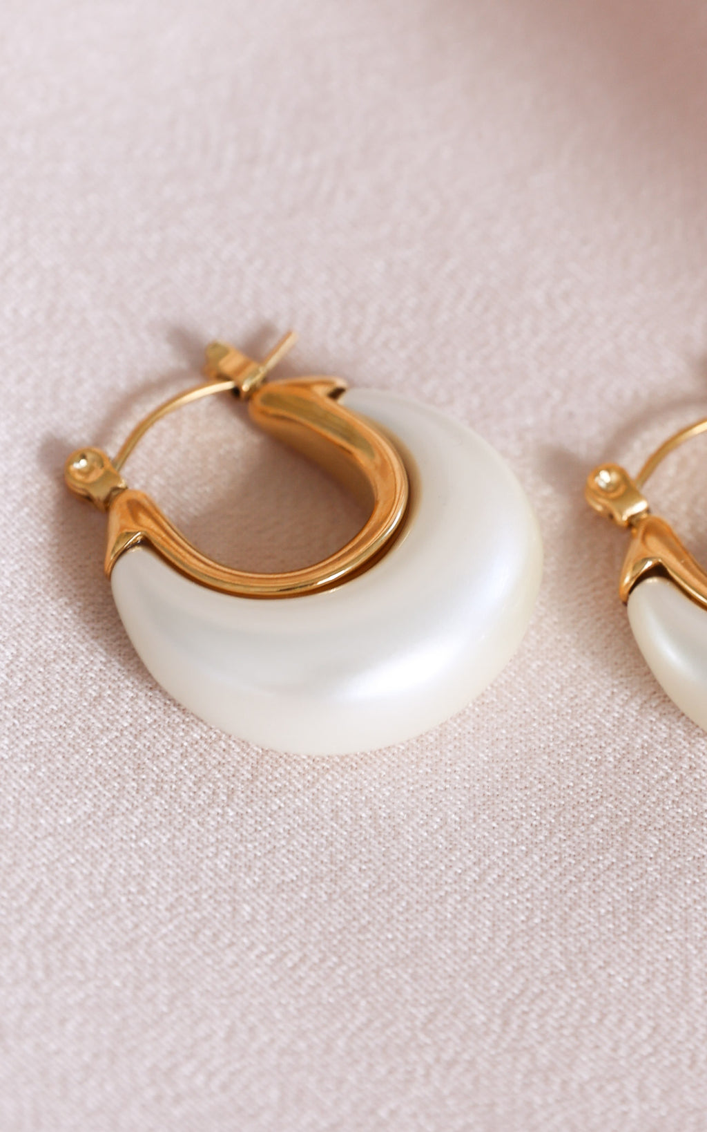 Jiro Hoop Earrings - Gold Crescent Pearl