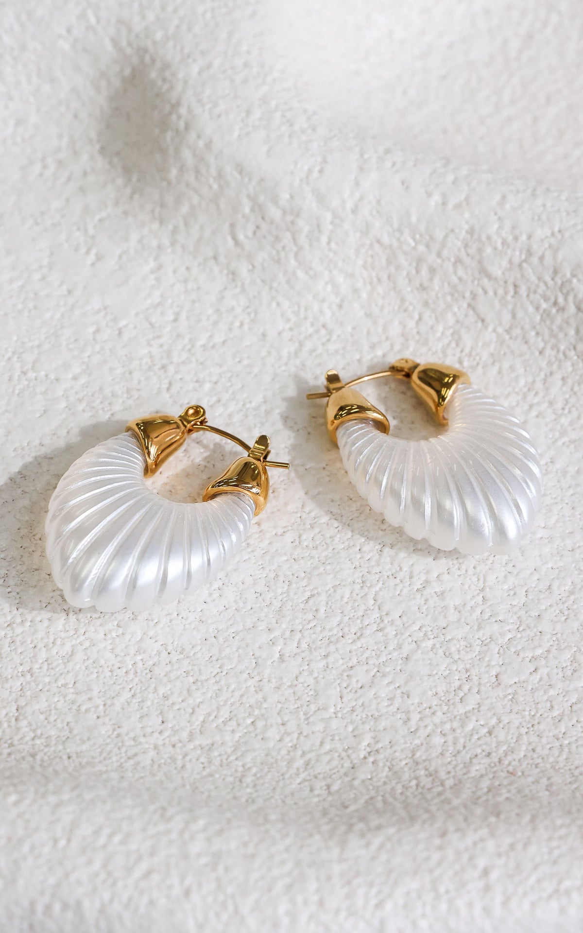 Kadie Hoop Earrings - Gold White Ribbed