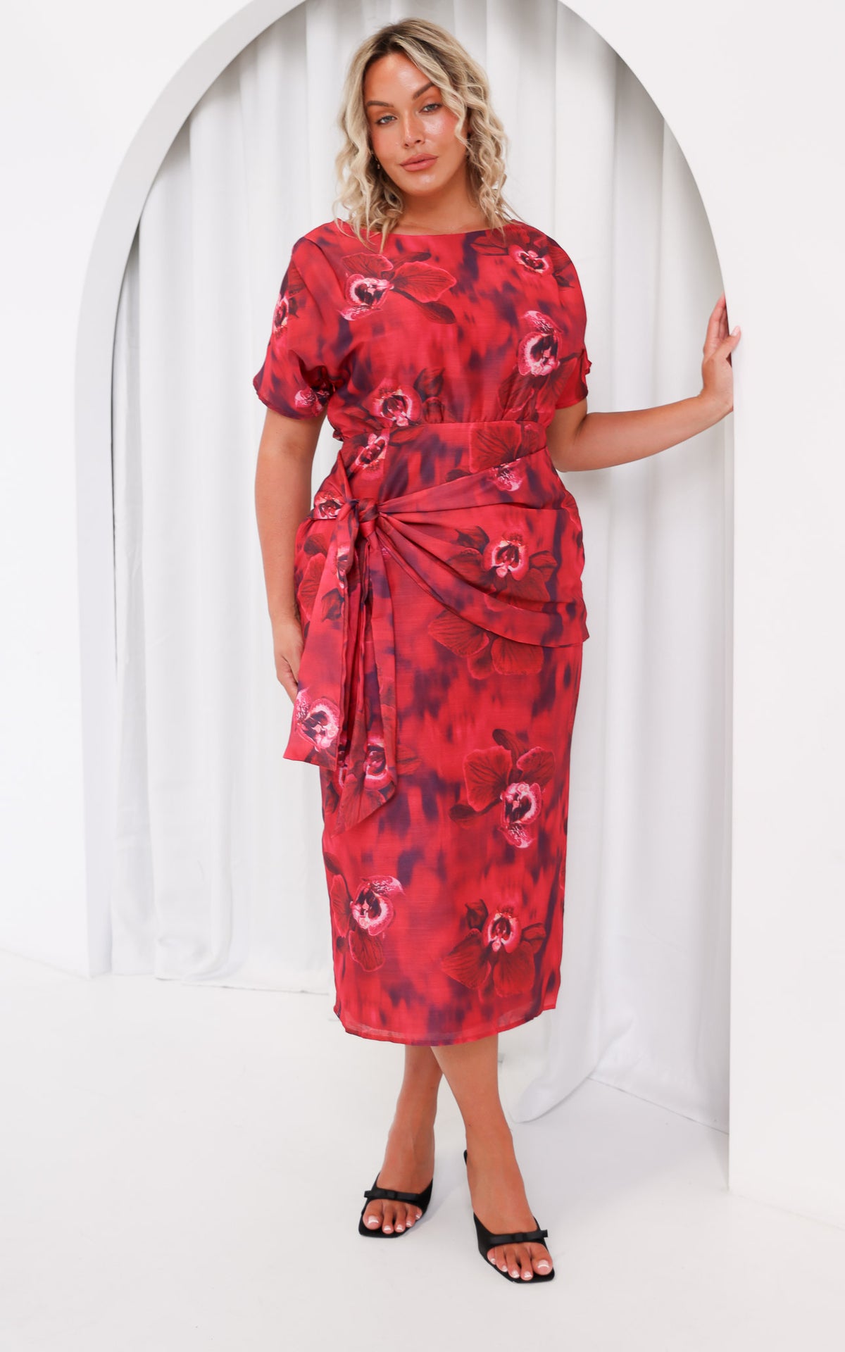 Kobe Short Sleeve Midi Dress - Berry Red Floral