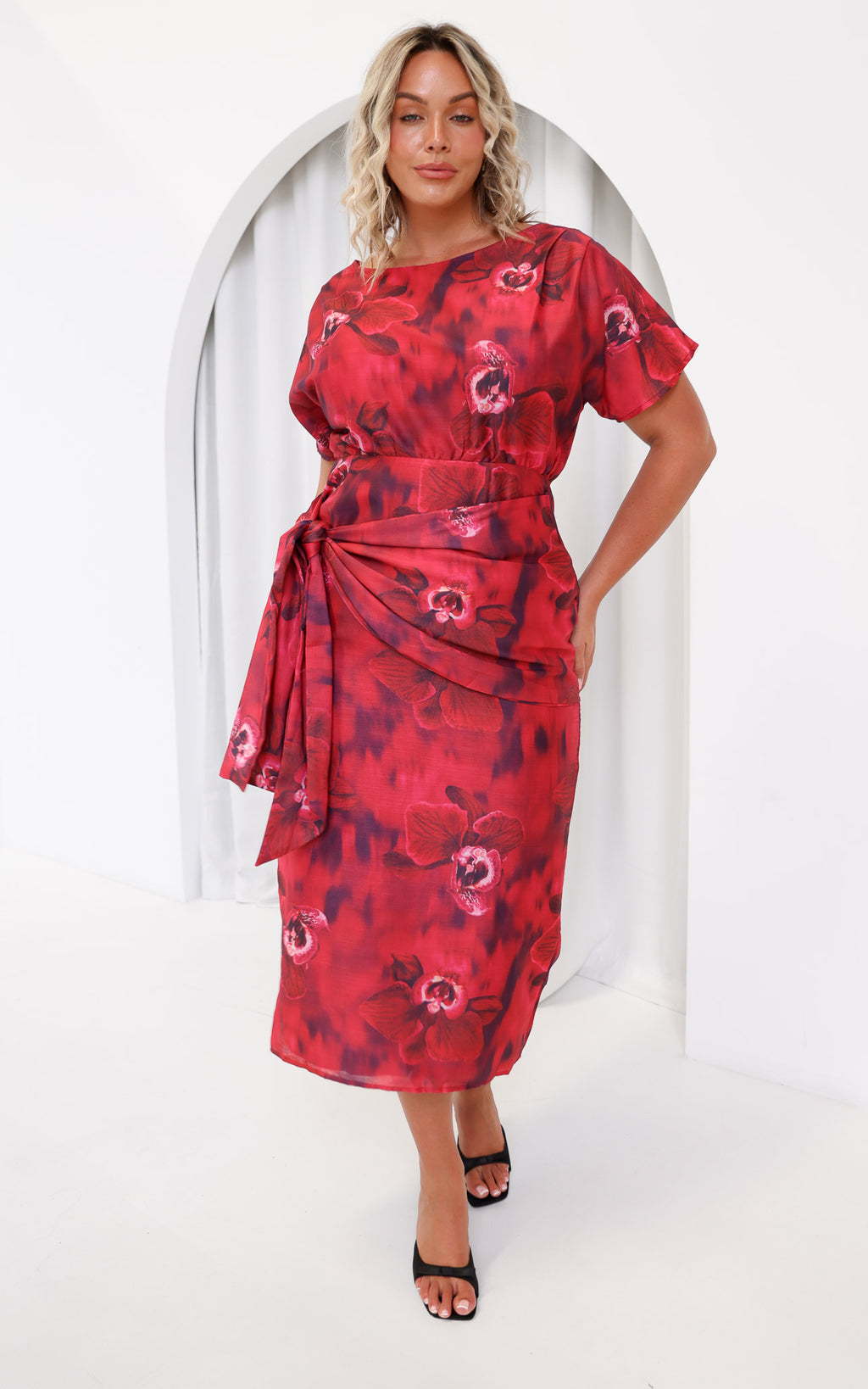 Kobe Short Sleeve Midi Dress - Berry Red Floral