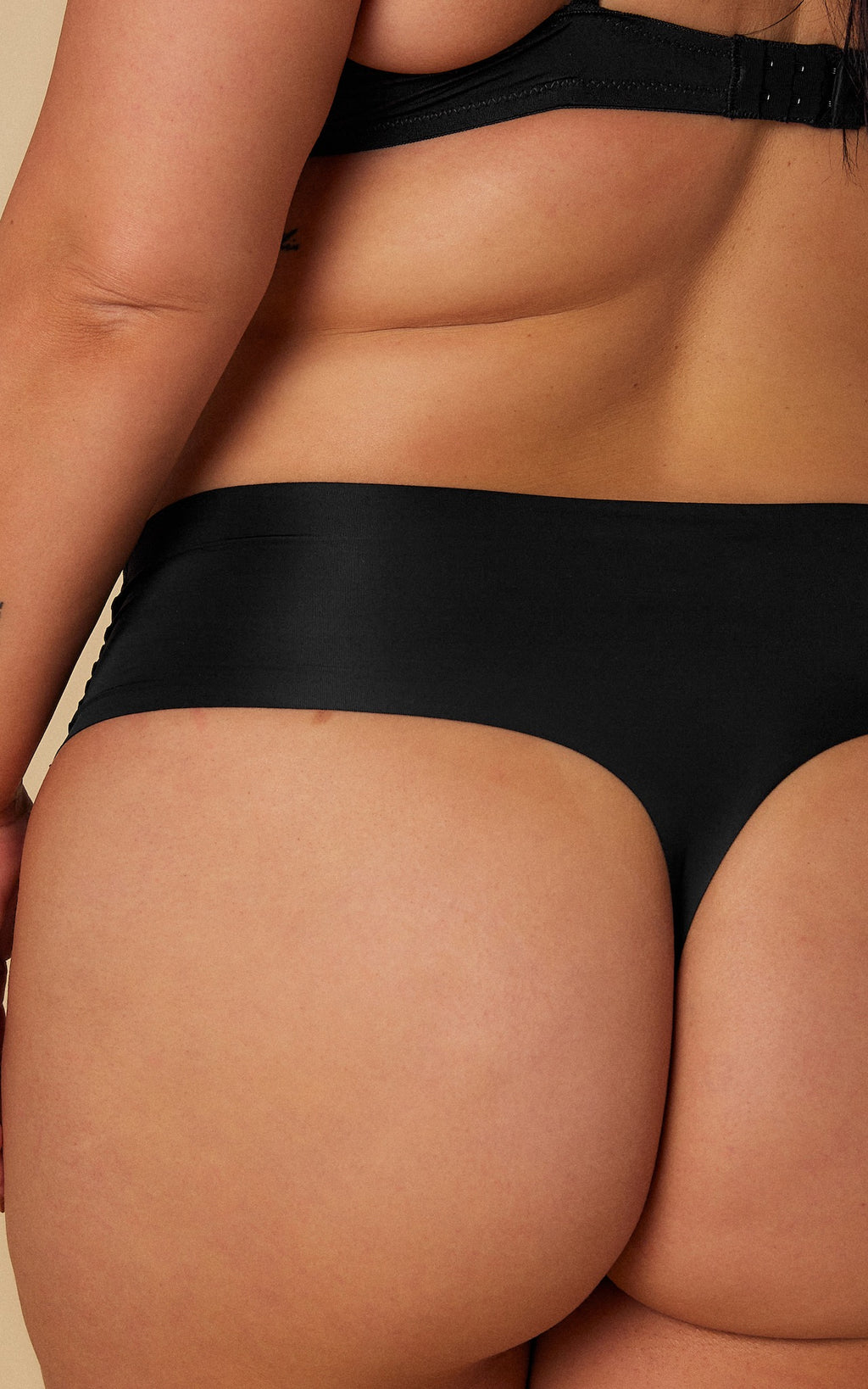 Nova Seamless Mid Rise Gstring - Black