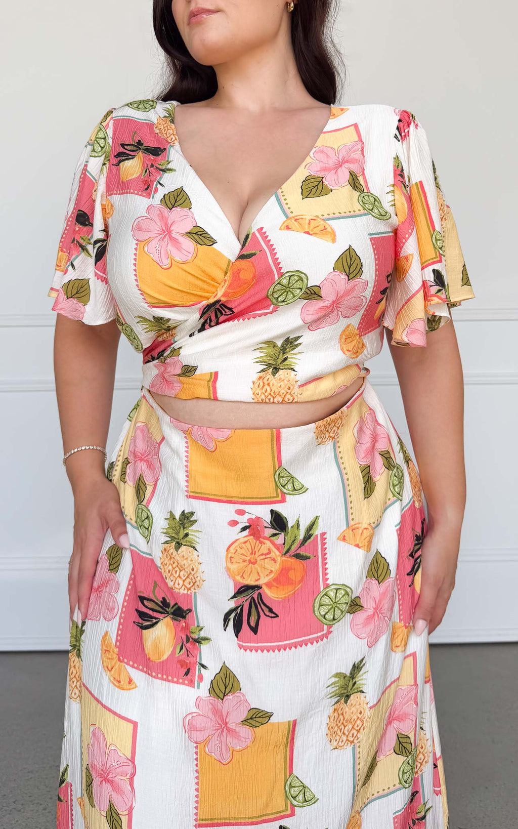 Roza Short Sleeve Maxi Dress - White Pineapple Tropical Print