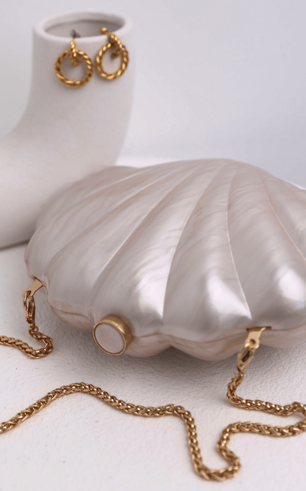 Serenade Shell Clutch Bag - Ivory Pearl