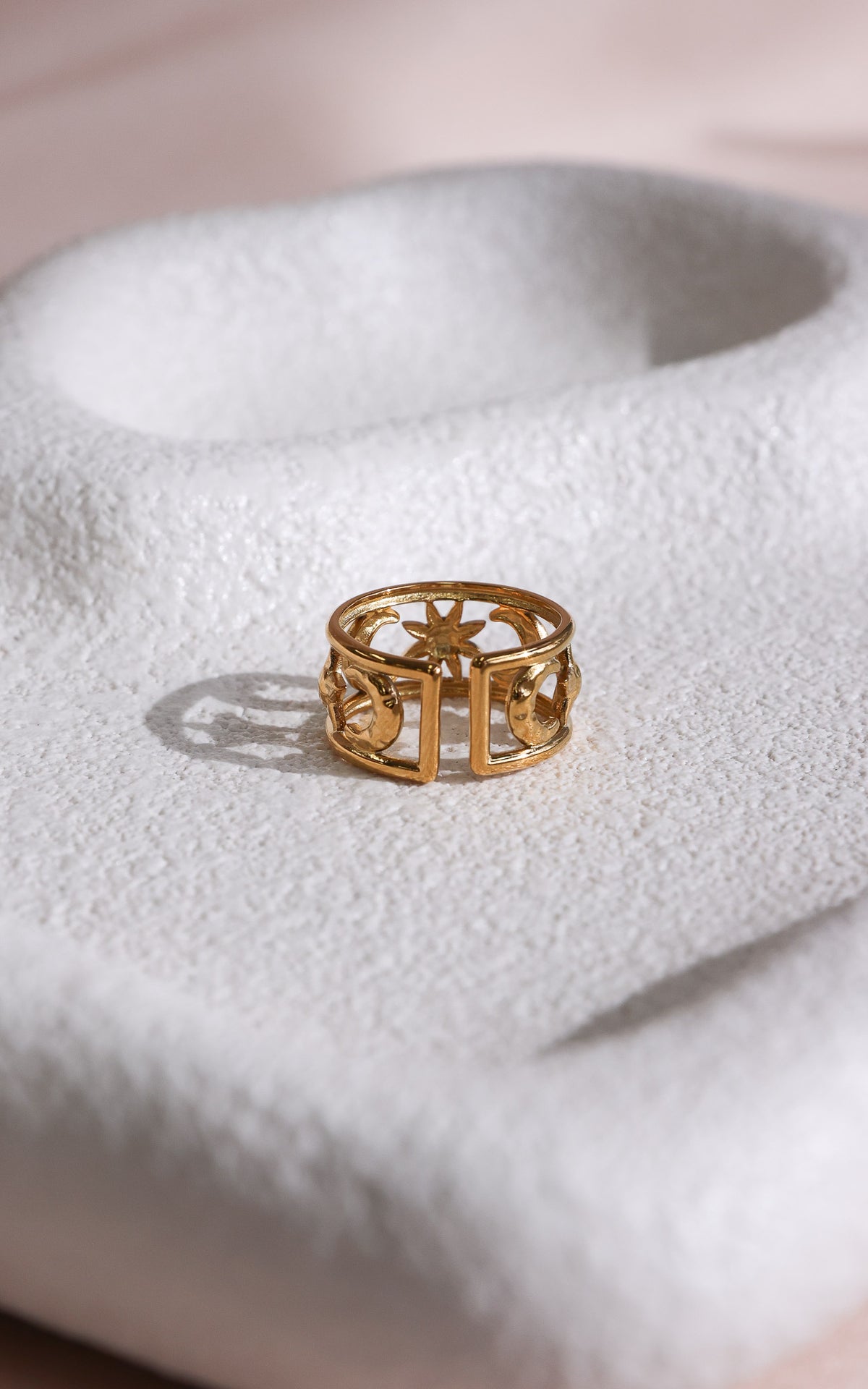 Soluna Ring - Gold Celestial