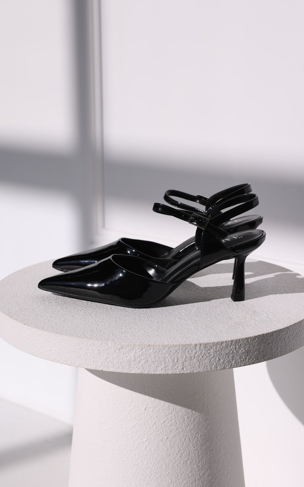 Suisse Heels - Black