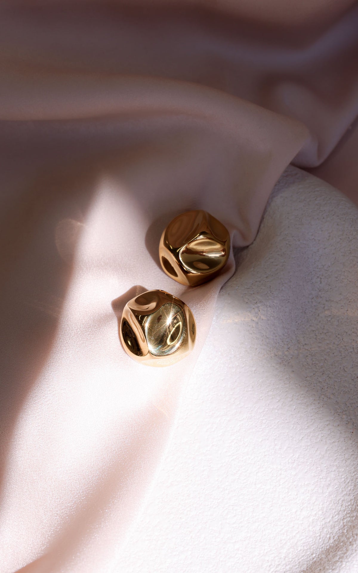 Tida Stud Earrings - Gold Curve Texture