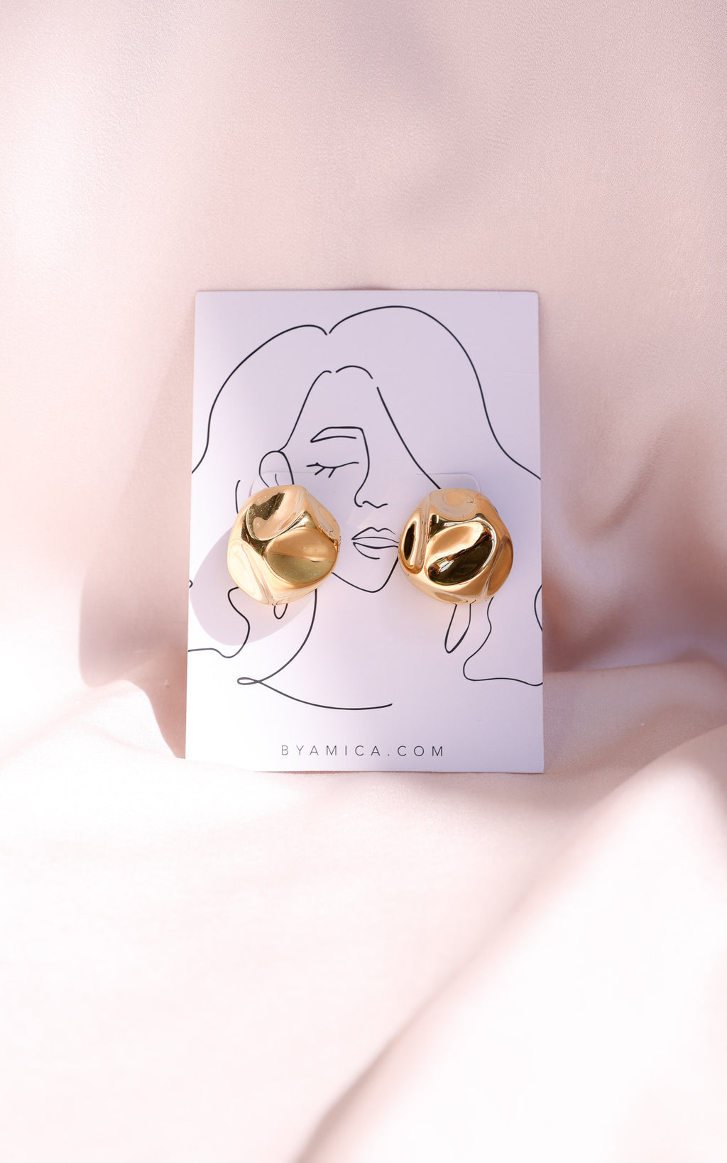 Tida Stud Earrings - Gold Curve Texture