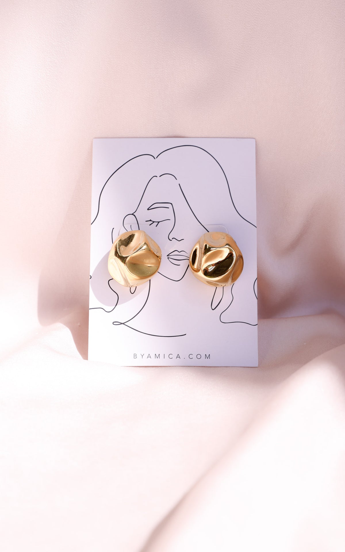 Tida Stud Earrings - Gold Curve Texture