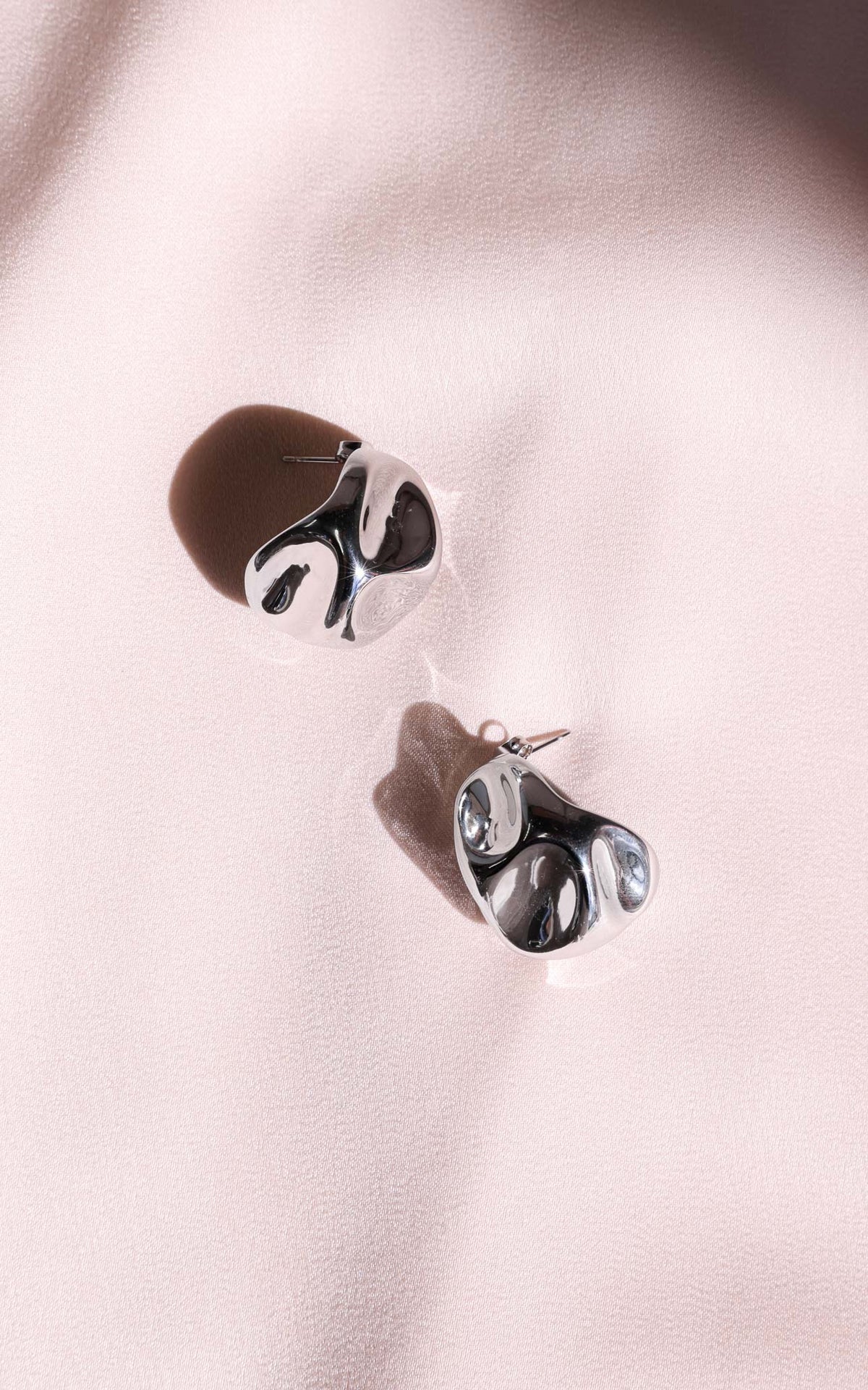 Tida Stud Earrings - Silver Curve Texture