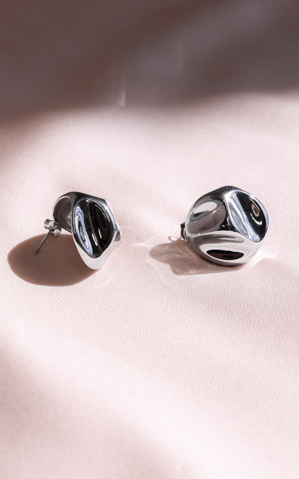 Tida Stud Earrings - Silver Curve Texture