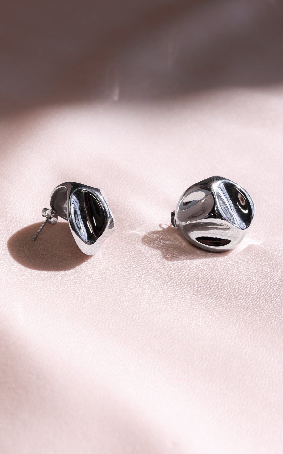 Tida Stud Earrings - Silver Curve Texture