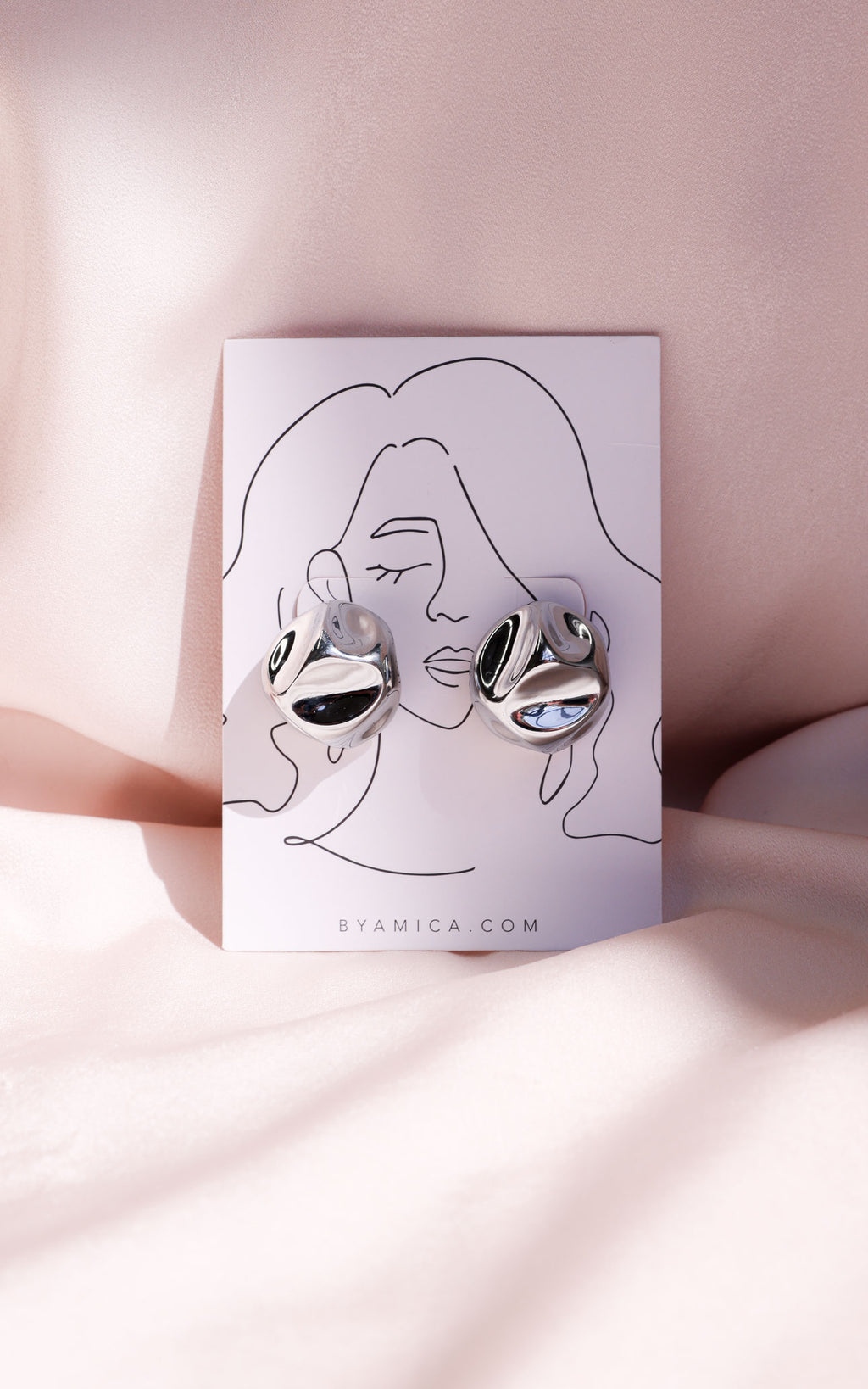 Tida Stud Earrings - Silver Curve Texture
