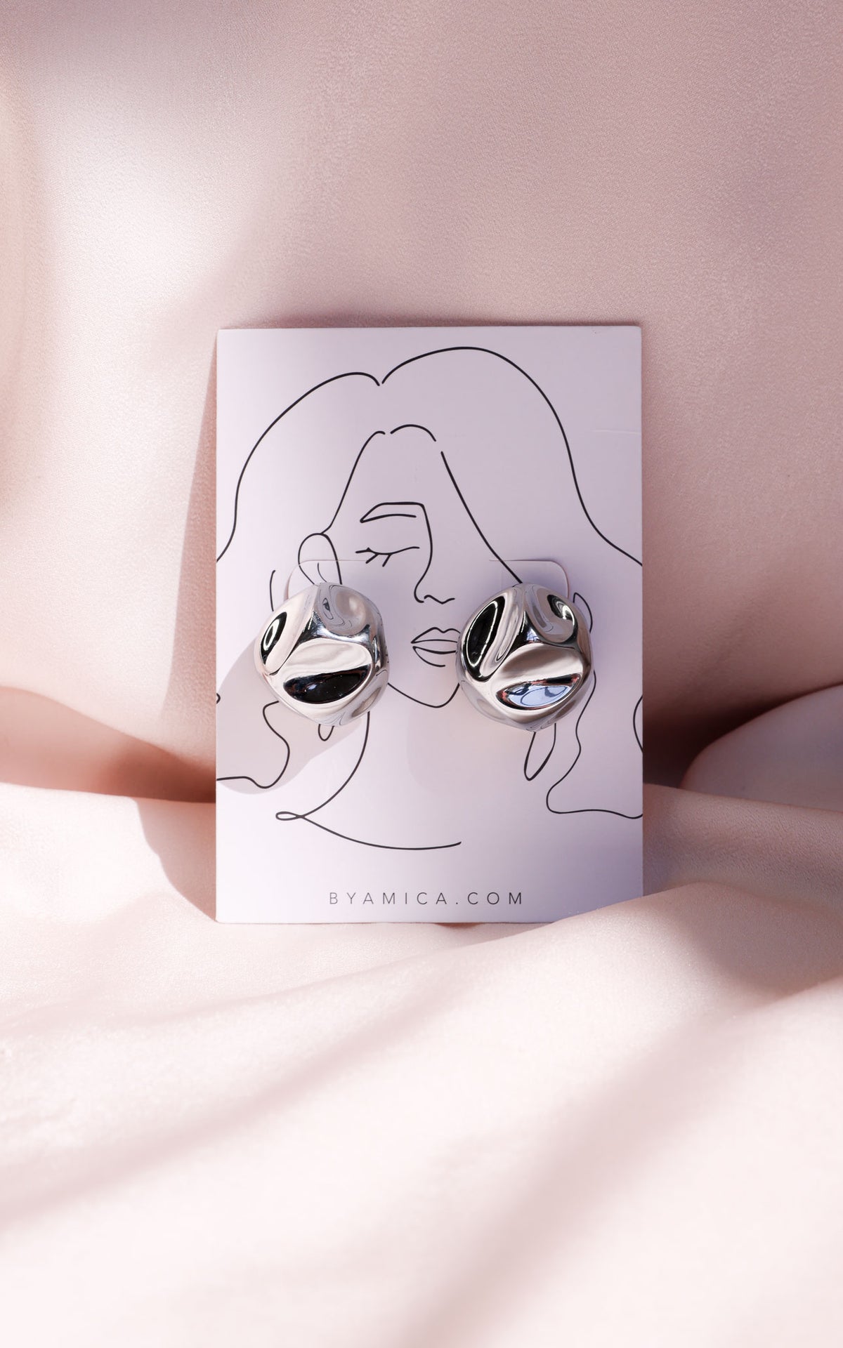 Tida Stud Earrings - Silver Curve Texture