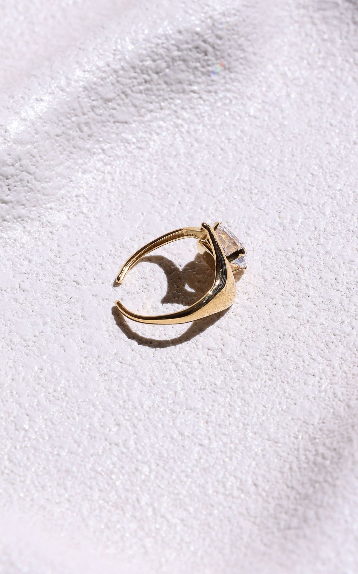 Tindra Ring - Gold Oval Stone