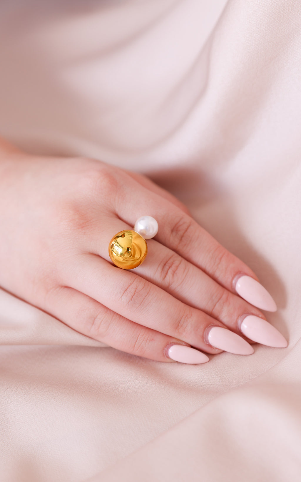Tora Ring - Gold Ball Pearl