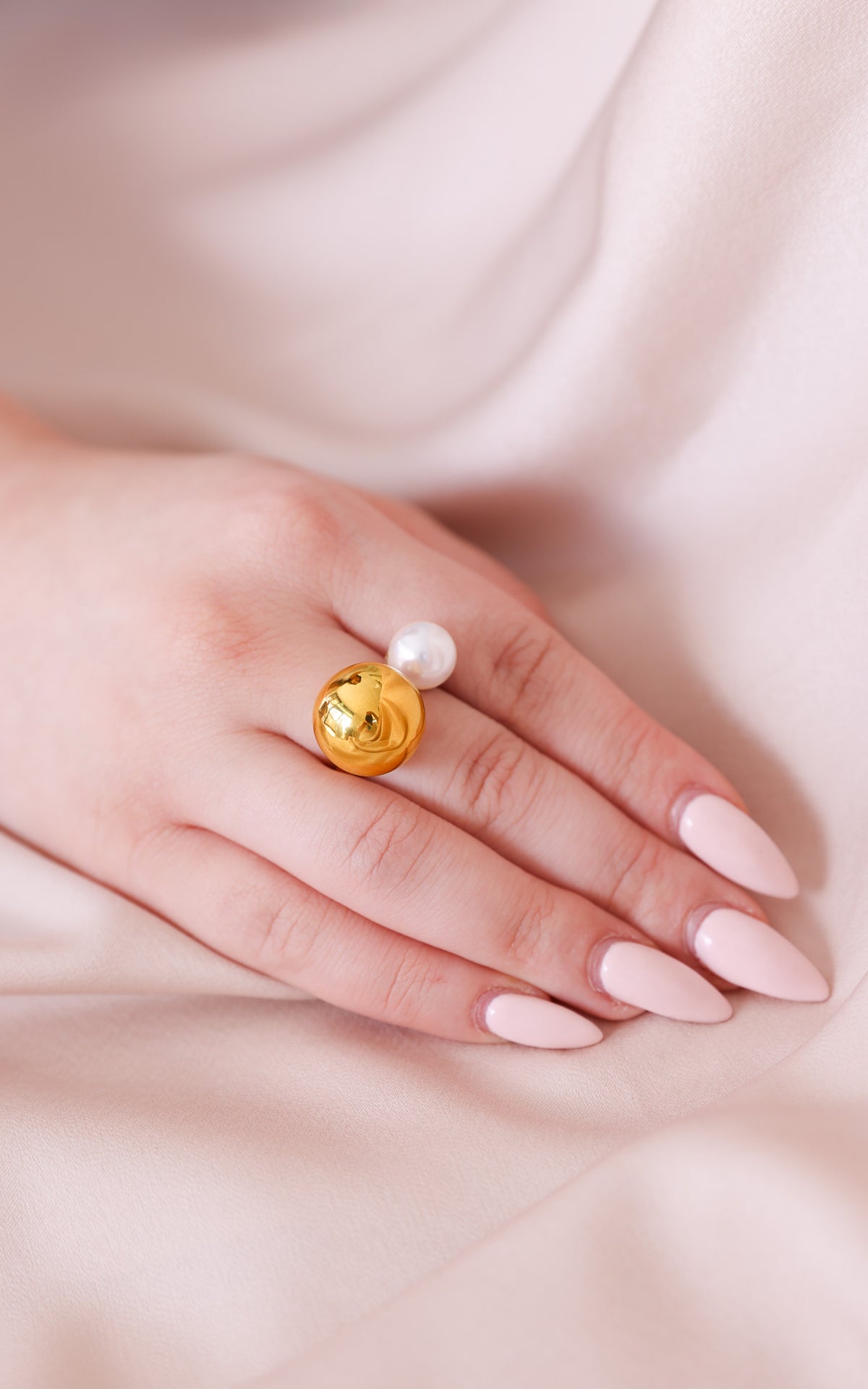 Tora Ring - Gold Ball Pearl
