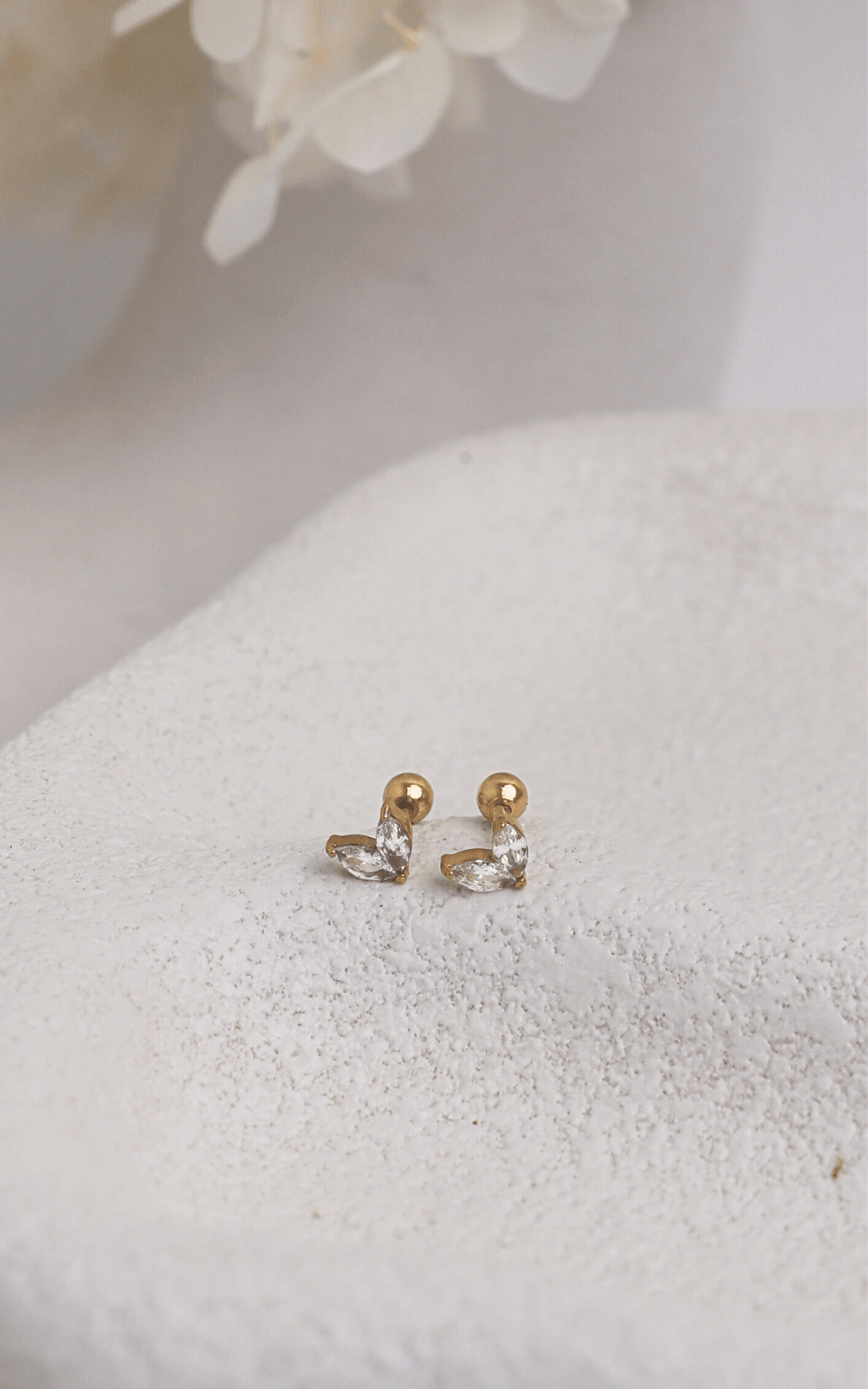 Zona Dainty Stud Earrings - Gold Double Leaf