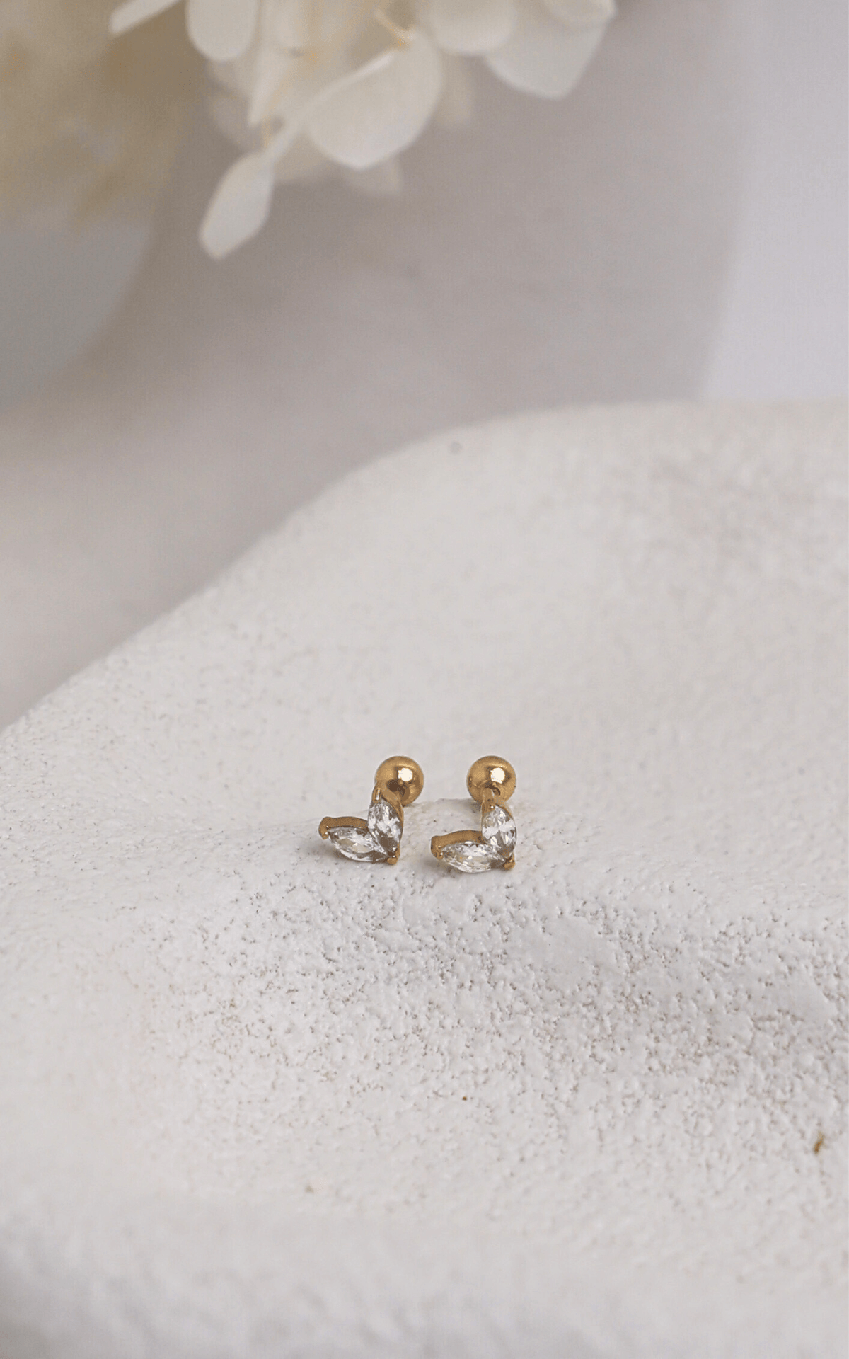 Zona Dainty Stud Earrings - Gold Double Leaf