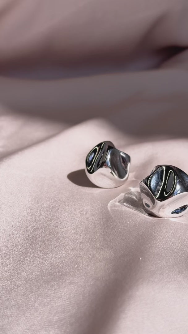 Tida Stud Earrings - Silver Curve Texture