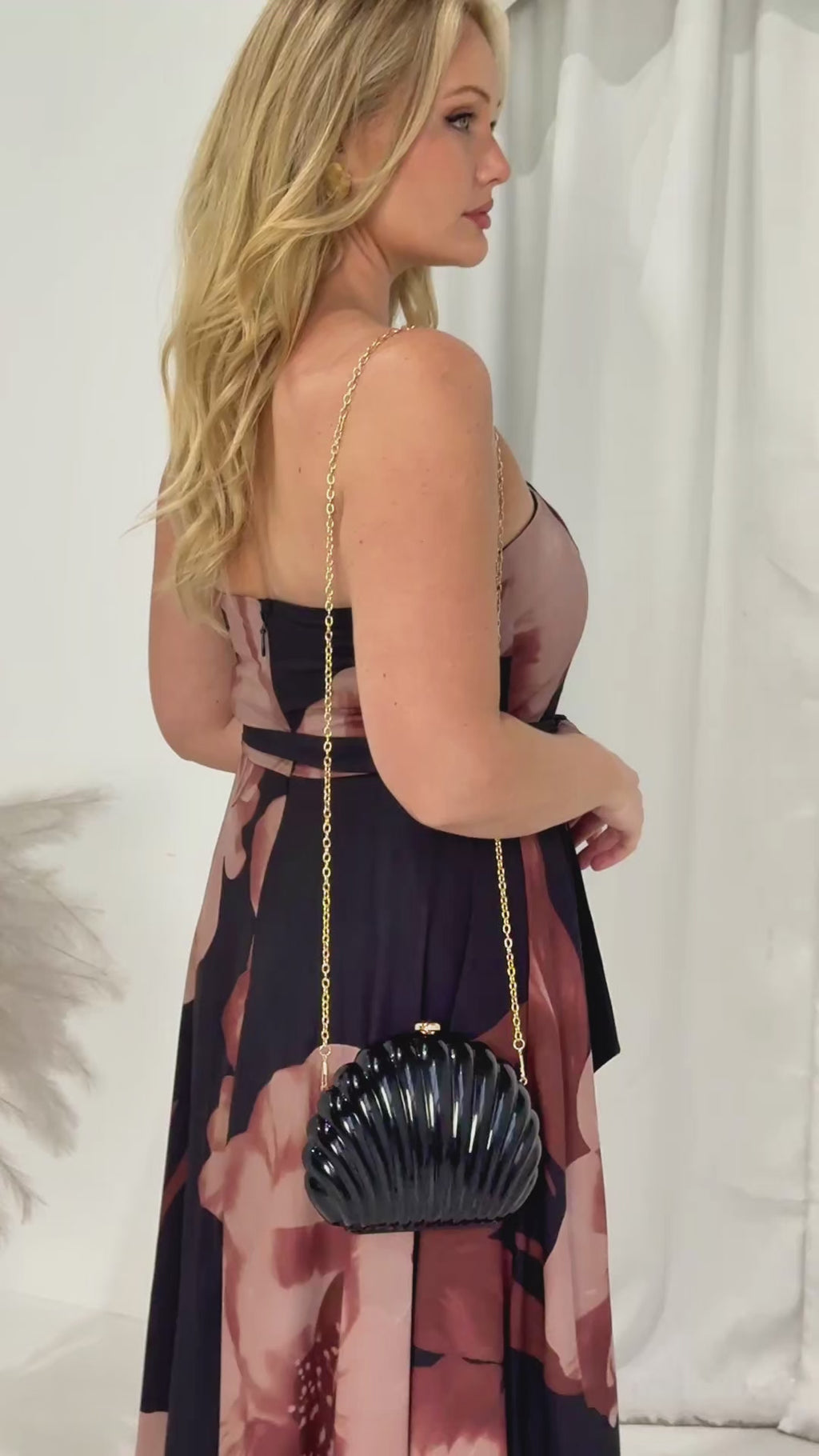 Rizela Shell Clutch Bag - Black