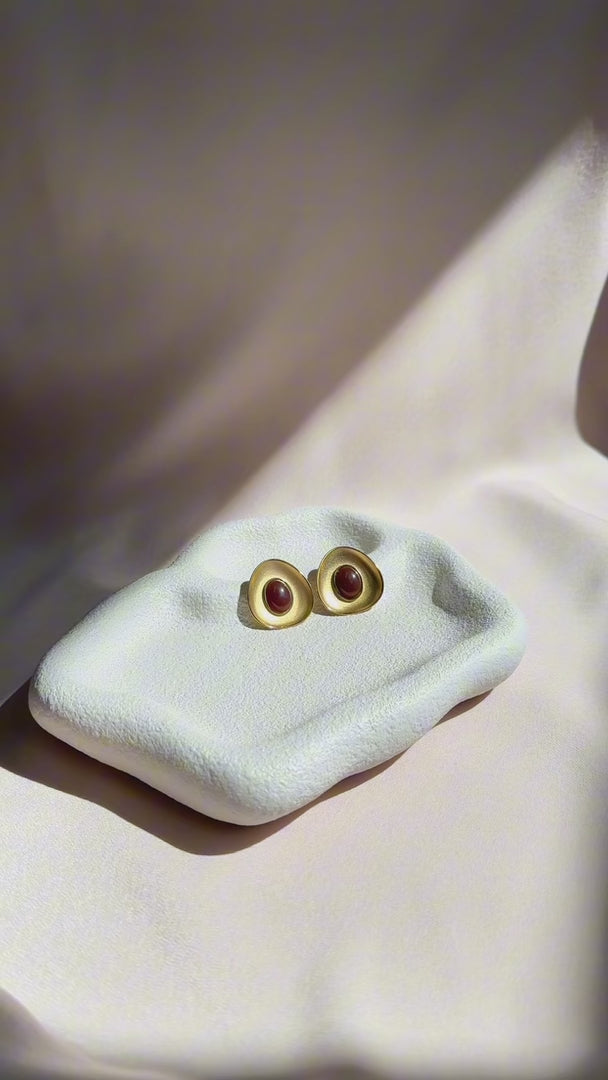 Oliva Stud Earrings - Gold Oval Tear