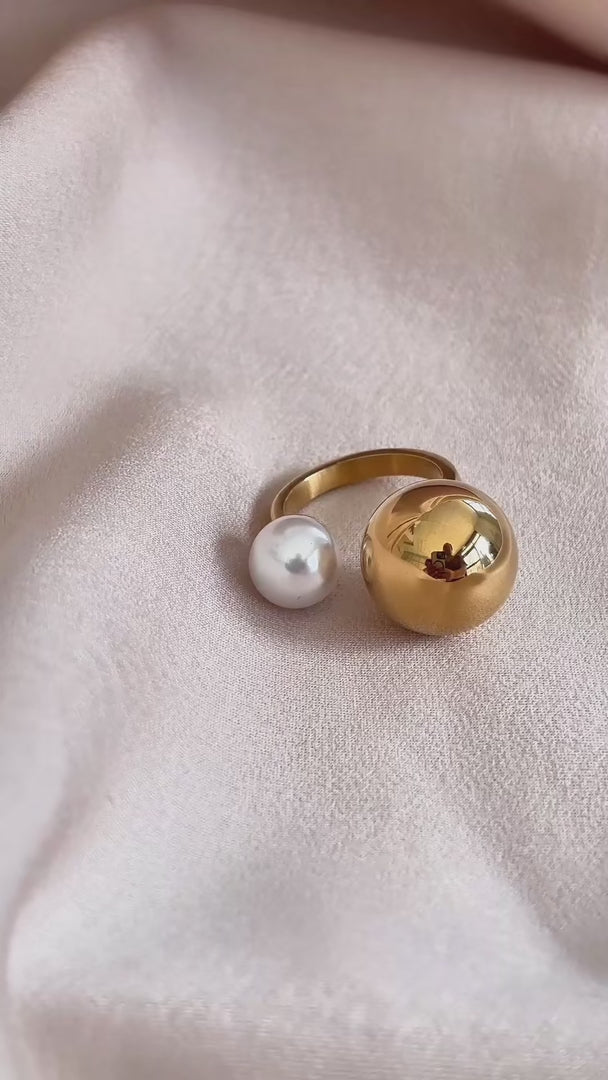 Tora Ring - Gold Ball Pearl