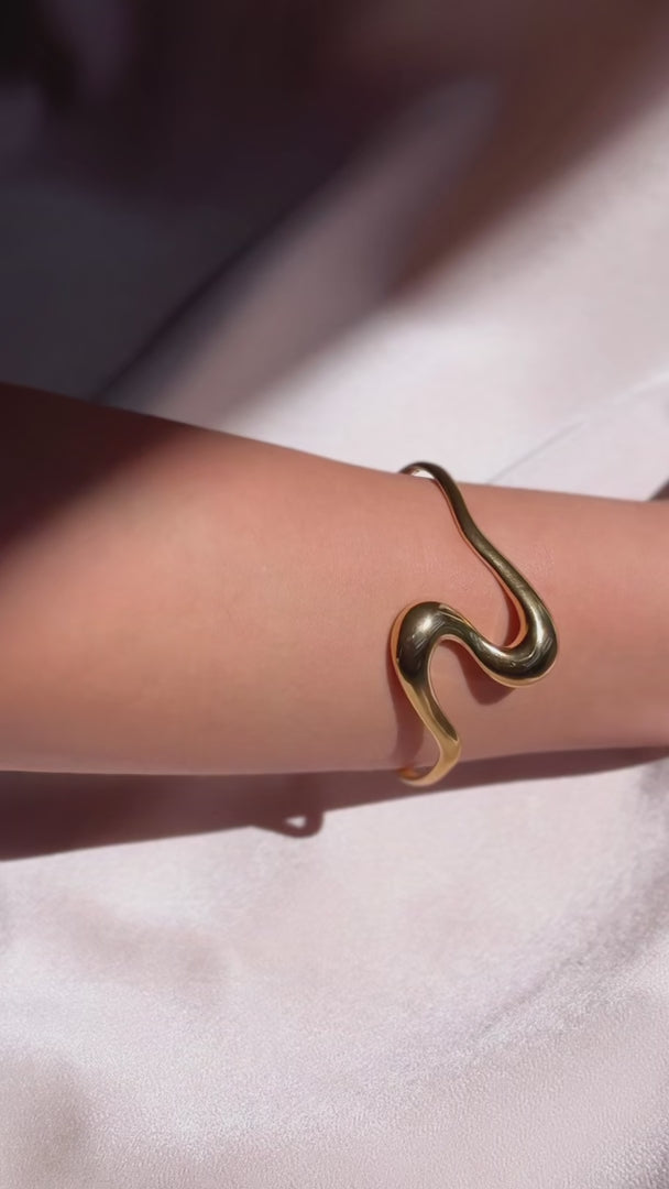 Zantali Cuff Bangle - Gold Geo Wave