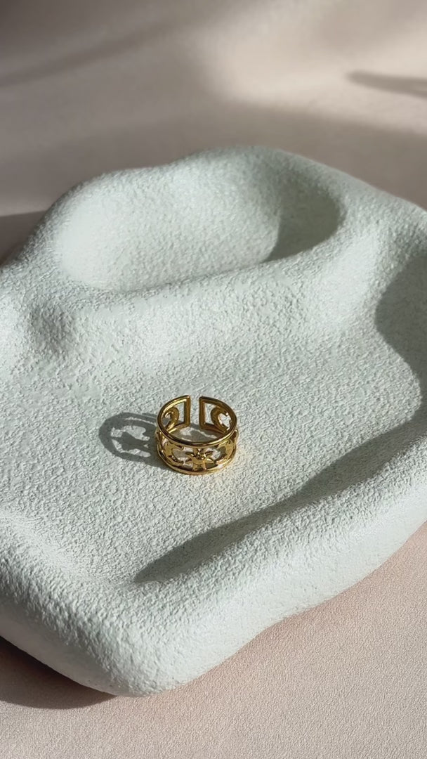 Soluna Ring - Gold Celestial